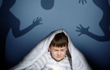 Почему ребенок плохо спит ночью и кричит: основные причины и решения