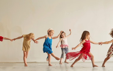 Программа утренника в детском саду: сценарий, сценка, темы и развлечения.